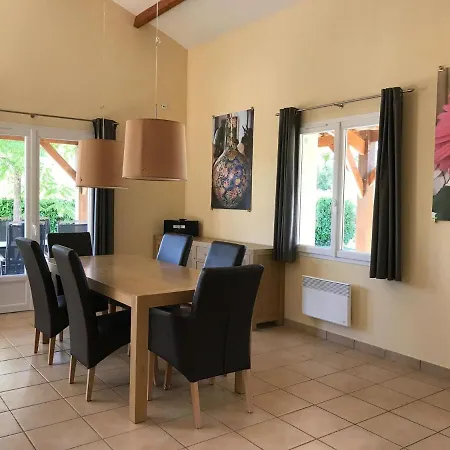 Hébergement de vacances In With Golf & Pool Access