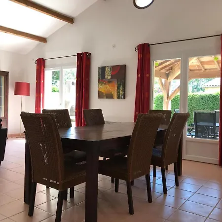 Hébergement de vacances In With Golf & Pool Access *