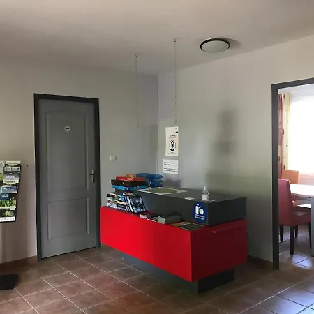 In With Golf & Pool Access Hébergement de vacances *