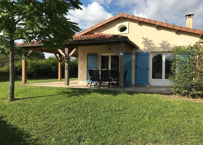 In With Golf & Pool Access Holiday home *