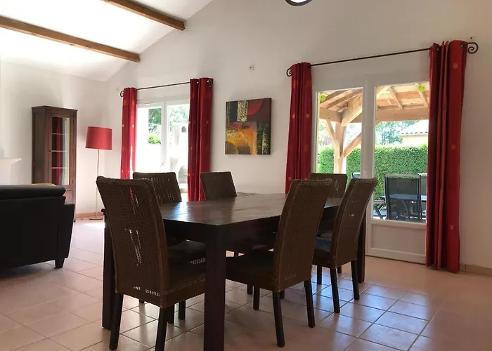 Holiday home In With Golf & Pool Access *