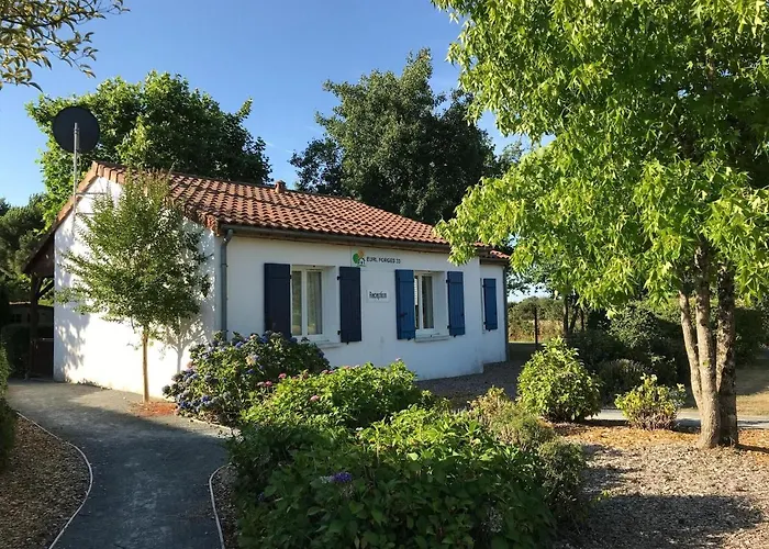 In With Golf & Pool Access Сasa de vacaciones Les Forges (Deux-Sevres)